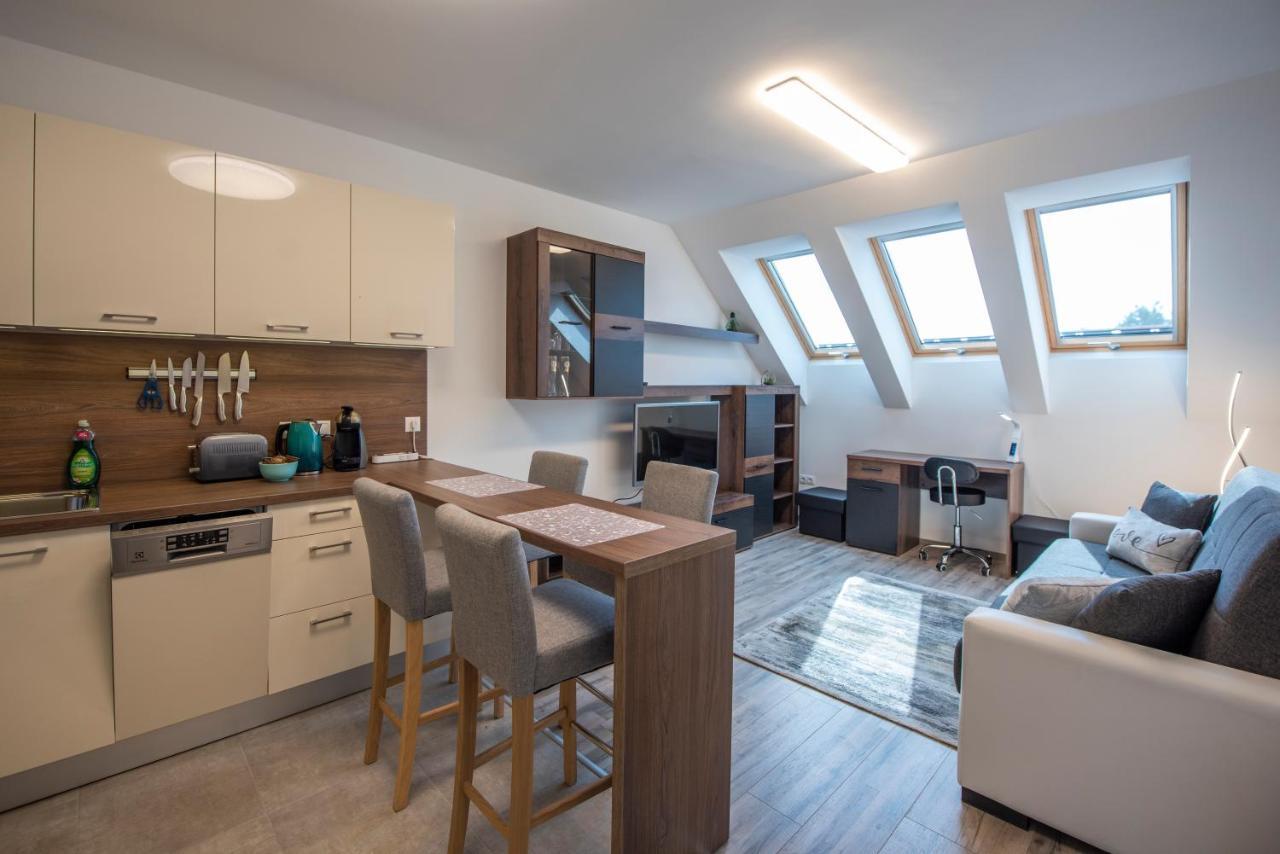 Zsuka Apartman Free Parking Печ Екстер'єр фото