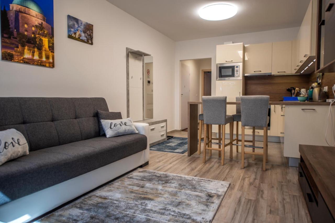 Zsuka Apartman Free Parking Печ Екстер'єр фото