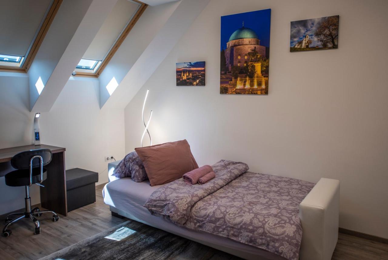 Zsuka Apartman Free Parking Печ Екстер'єр фото
