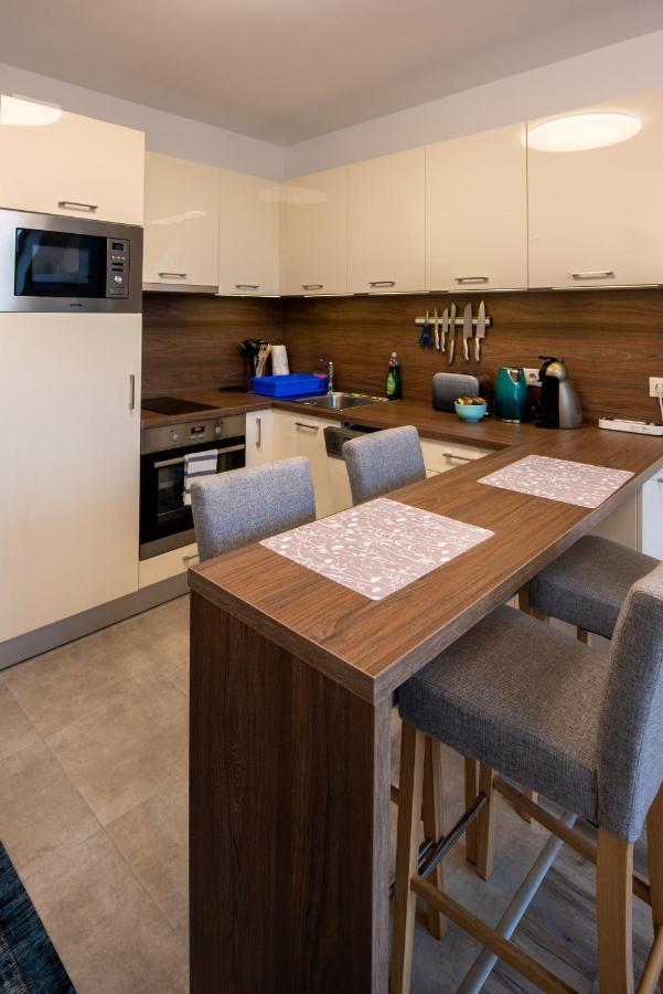 Zsuka Apartman Free Parking Печ Екстер'єр фото