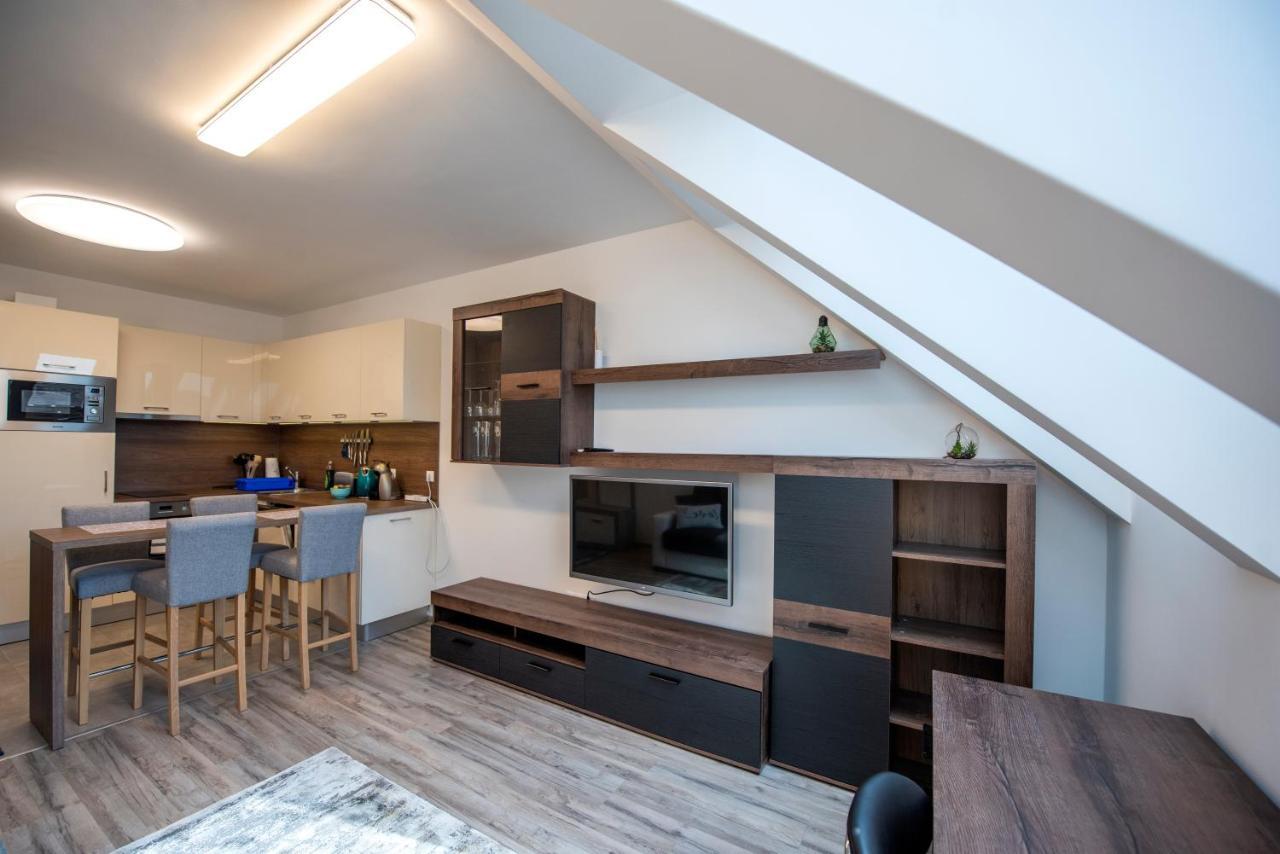 Zsuka Apartman Free Parking Печ Екстер'єр фото