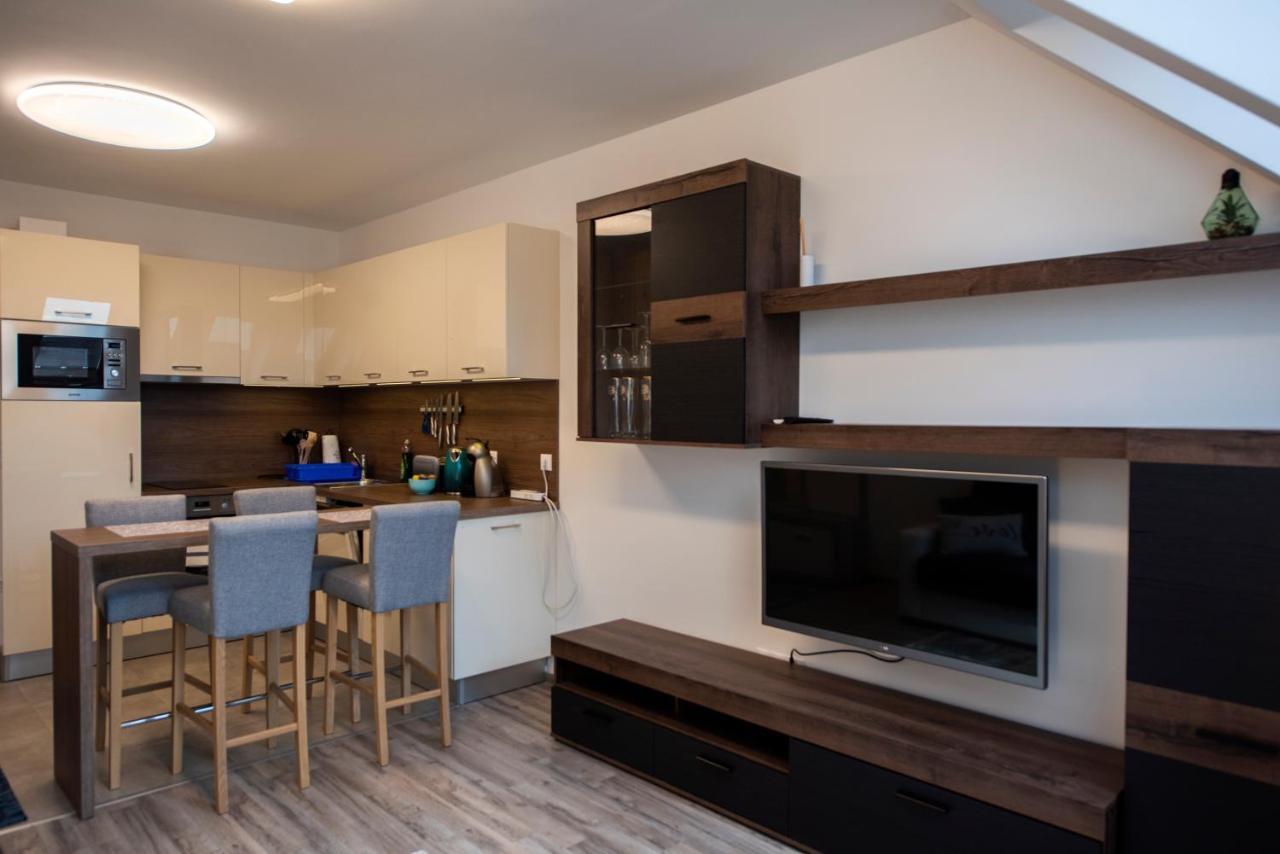 Zsuka Apartman Free Parking Печ Екстер'єр фото